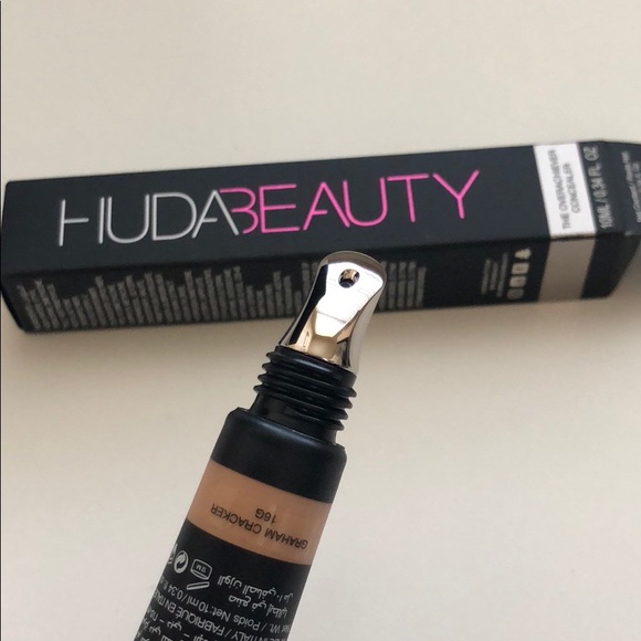 Huda Beauty Concealer - Picture 2 of 3